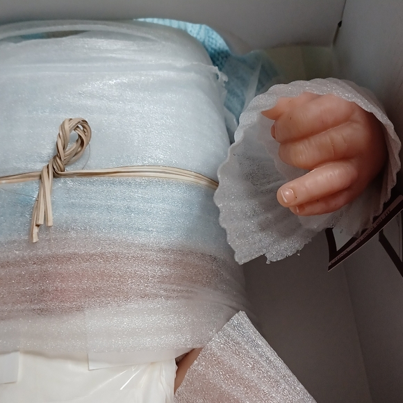 Ashton Drake Galleries Baby boy Charlie NWT smells like powder never out of box - Picture 5 of 13